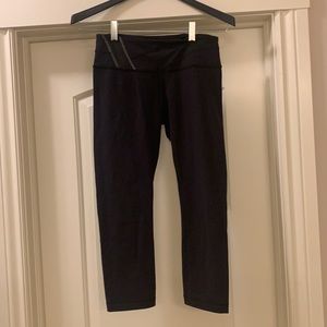 Black Lululemon Cropped Legging